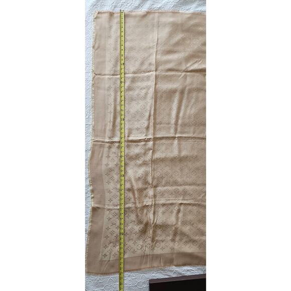 Louis Vuitton Silk Wool Monogram Shawl - Picture 3 of 13